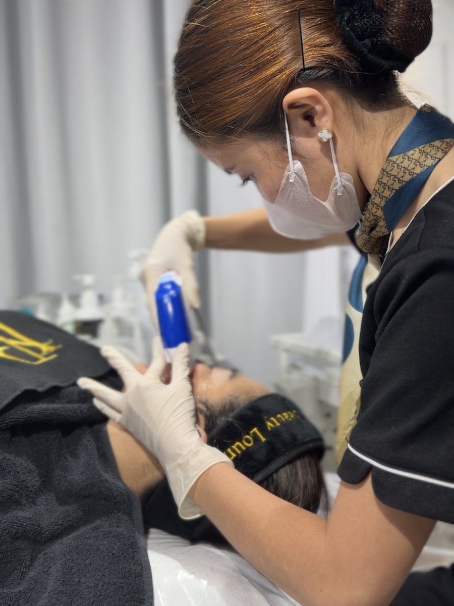 A therapist performing a face contouring treatment